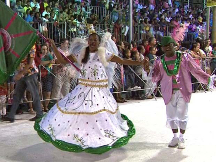 Desfile das Escolas de Samba de Franca em 2016 (foto: reprodução)